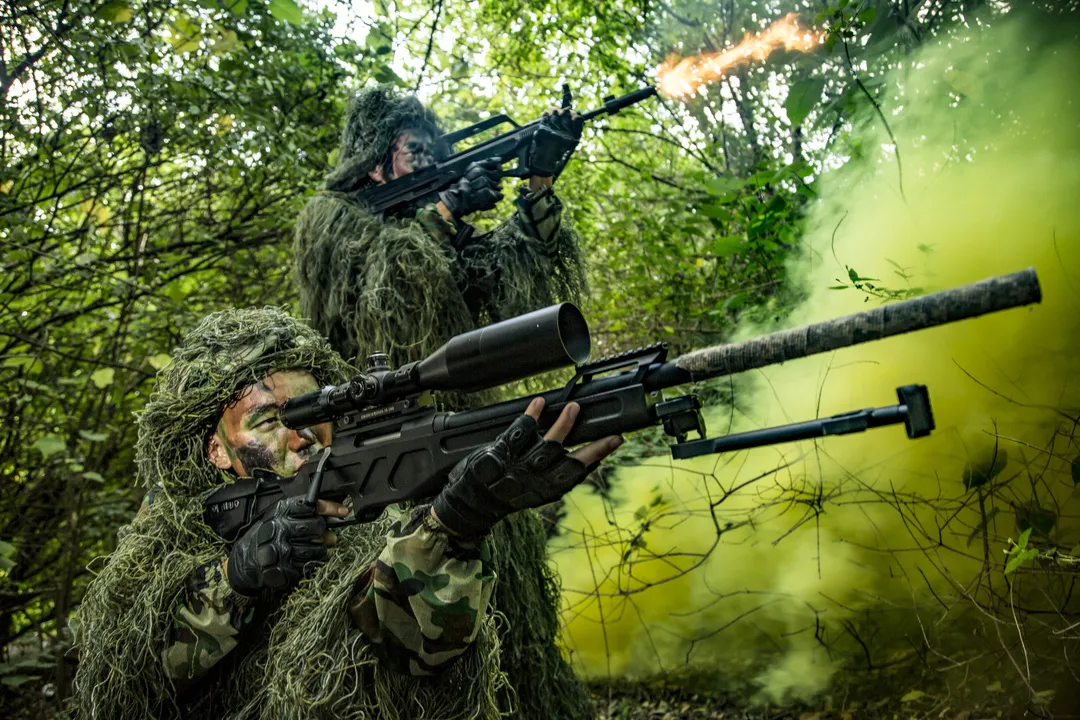 酷图来袭，带你直击武警特战队员密林“反恐”