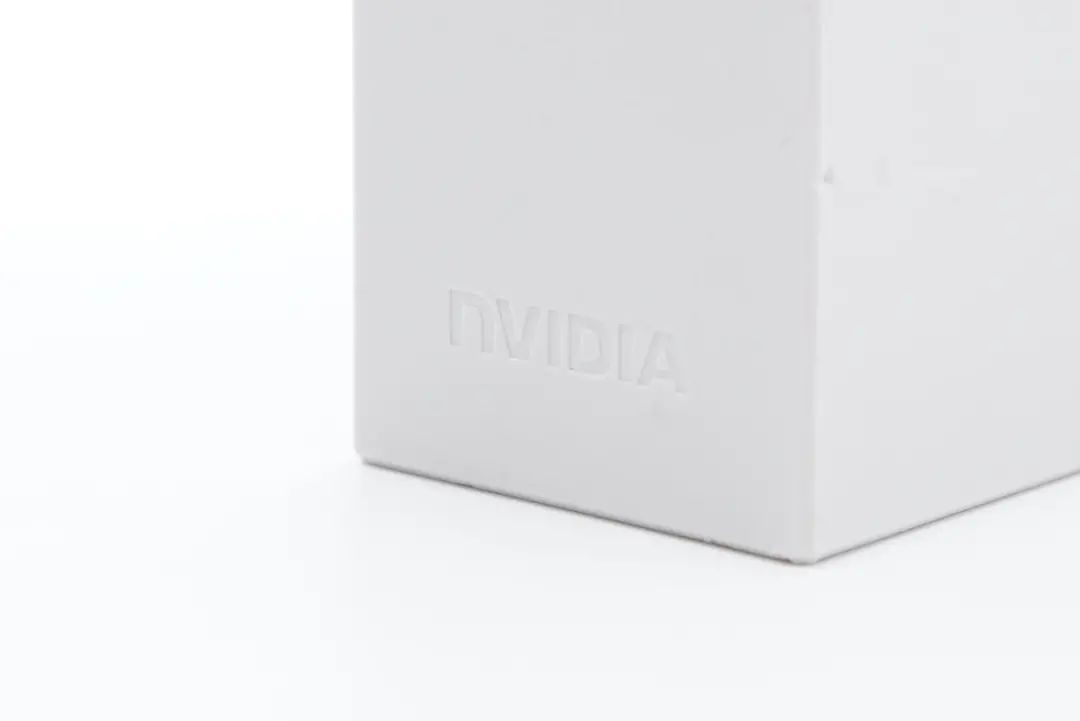 华硕最强游戏本标配300W电源，内置4颗氮化镓，内部结构揭晓