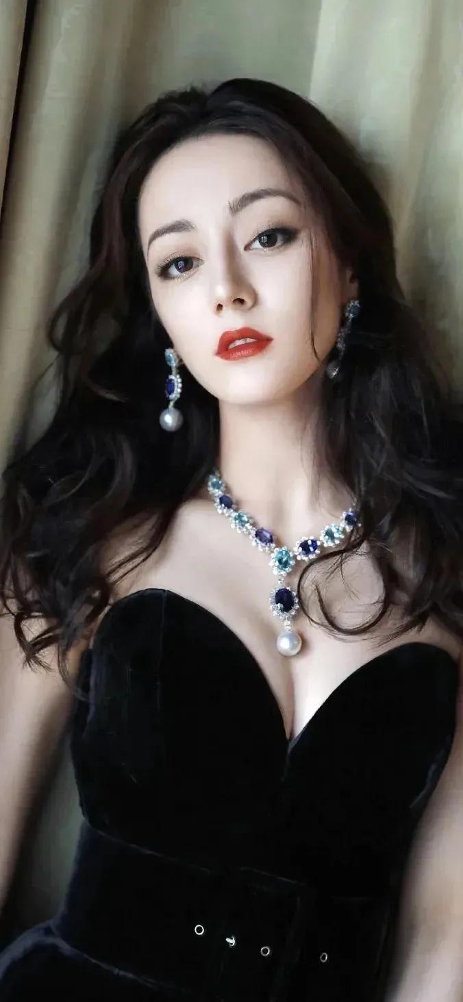 美女壁纸 爱你不是两三天图片