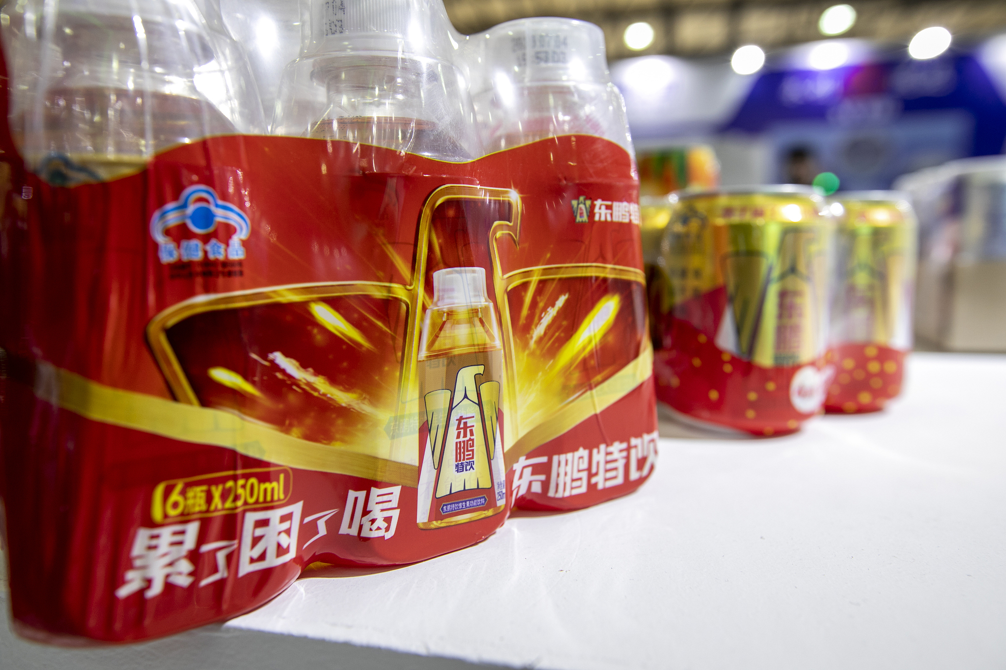 “功能饮料第一股”来了！东鹏特饮首日大涨44%，六成份额靠广东