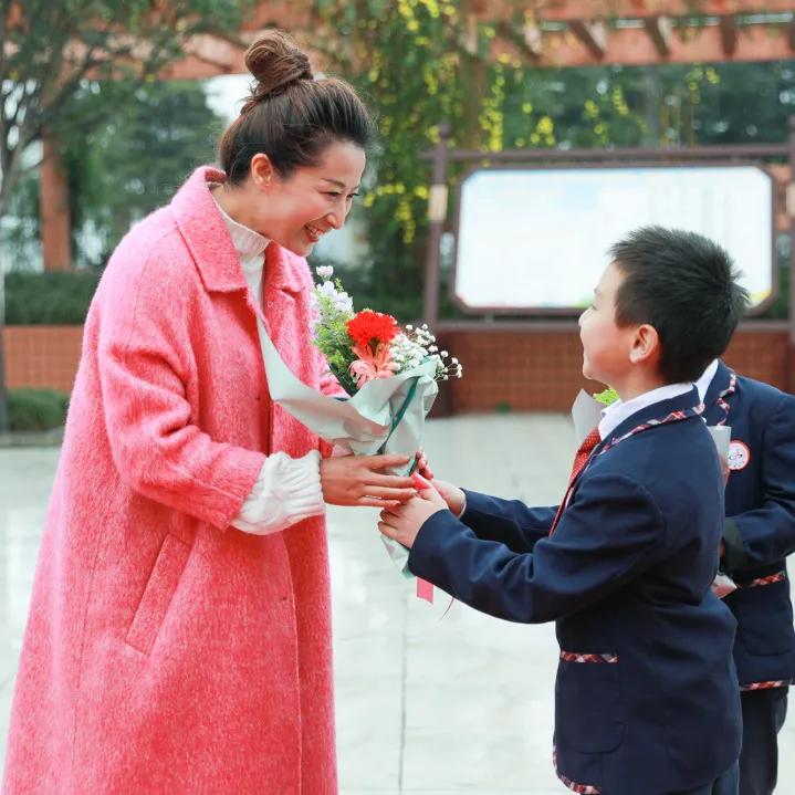 老师，您笑起来真好看——记双流区金桥小学“三八”妇女节活动