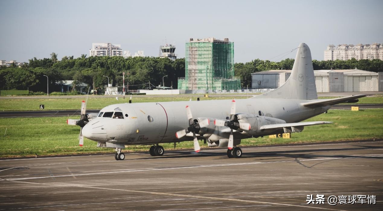 山东舰穿越台湾海峡，台岛6舰8机全程跟踪，常态