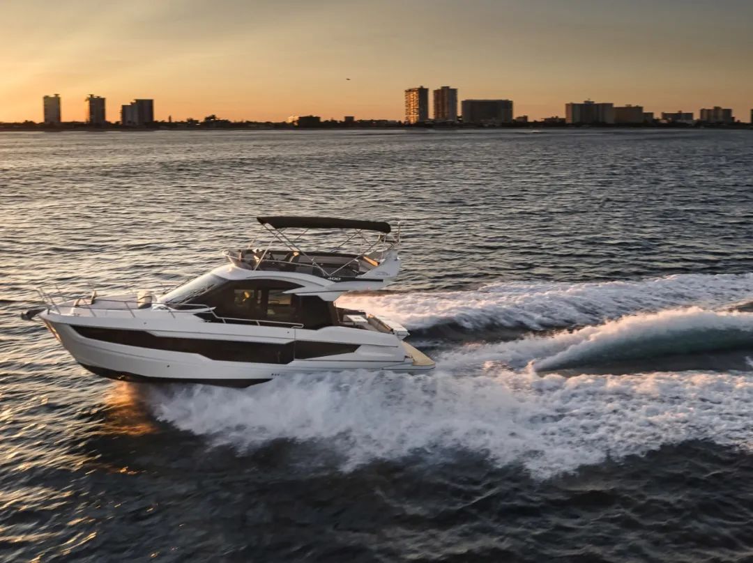 卡帝尔「Galeon 400 Fly」飞桥游艇，家庭巡航不可错过的选择