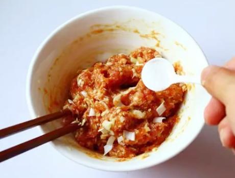 圖片[4]-教你自制餛飩皮 薄如蟬翼爽滑柔韌 薄皮餡多大餛飩 在家也能做-起舞食譜網