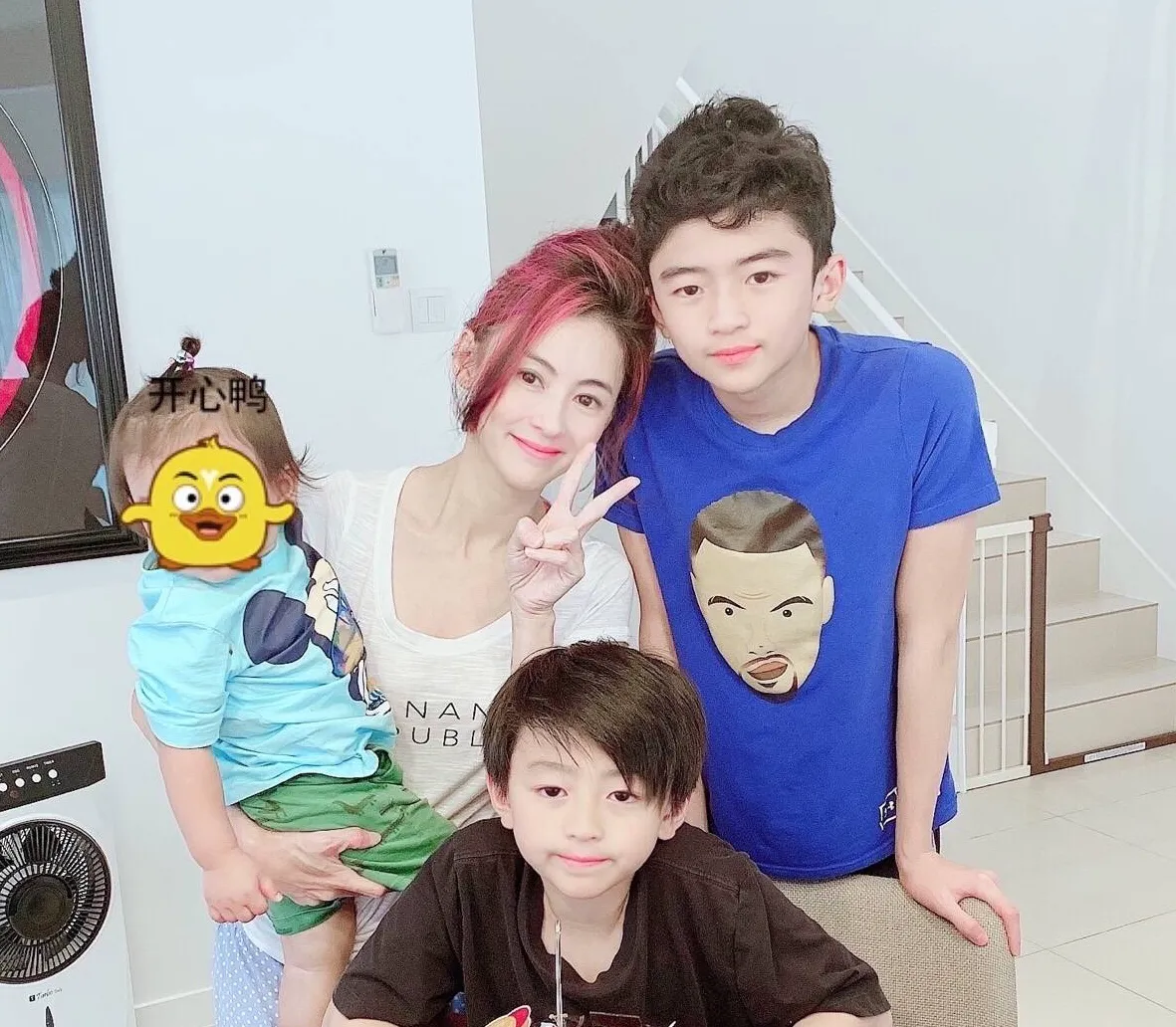 張柏芝大兒子罕見露臉，13歲Lucas稚氣褪去變成熟，很像謝霆鋒