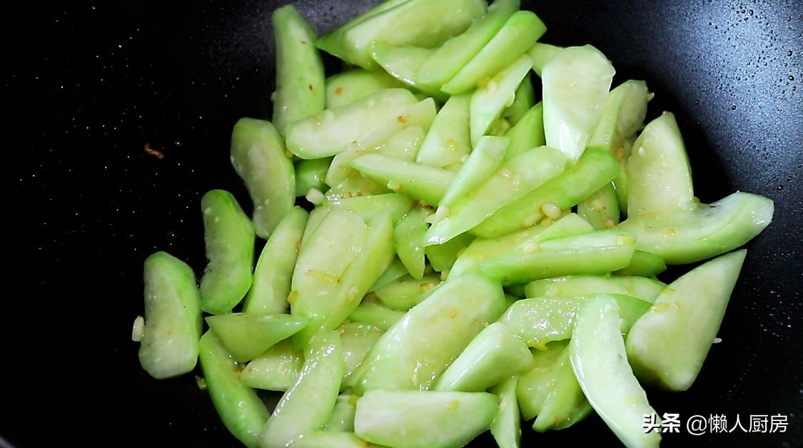 這是快手家常菜絲瓜炒肉片，豬肉這樣上漿，吃著嫩滑