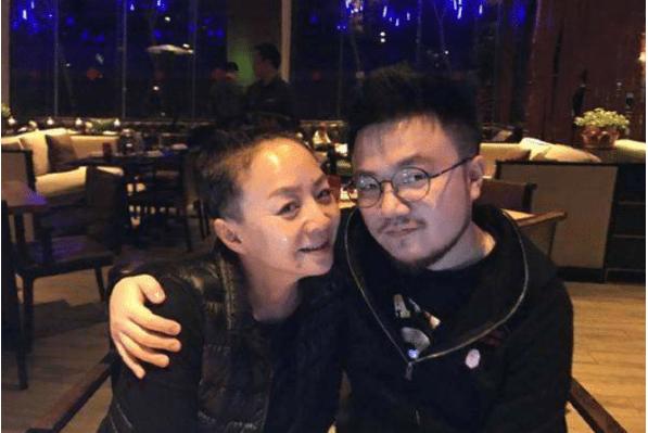 宋丹丹捧儿子没成功，陈红捧儿子也不行，她却