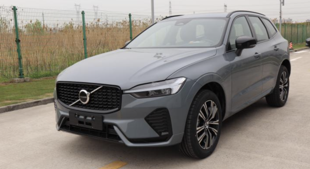 奔驰超6款新车将亮相上海车展；宝马新款3系谍照曝光