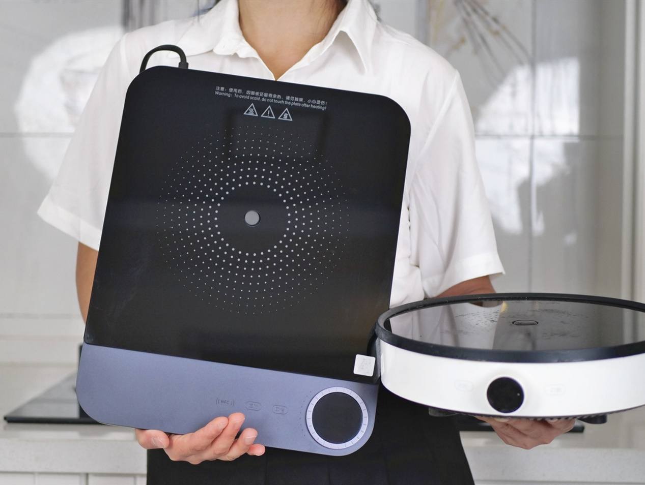 小米做出市面上最薄的電磁爐？厚度只有 2 厘米，還可以教人做菜