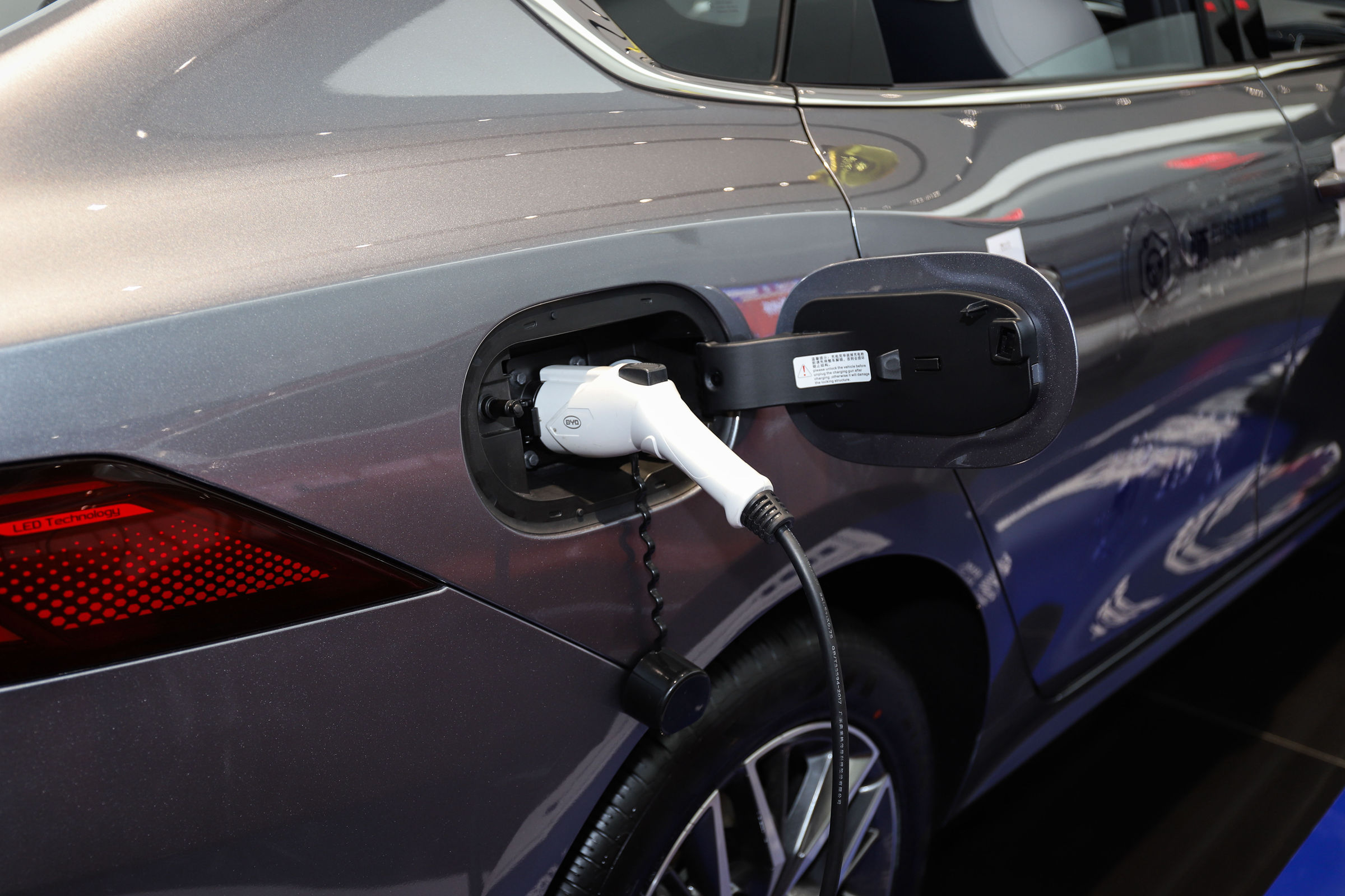 比亚迪推混动新车 纯电续航提升至120km 售价10万起步