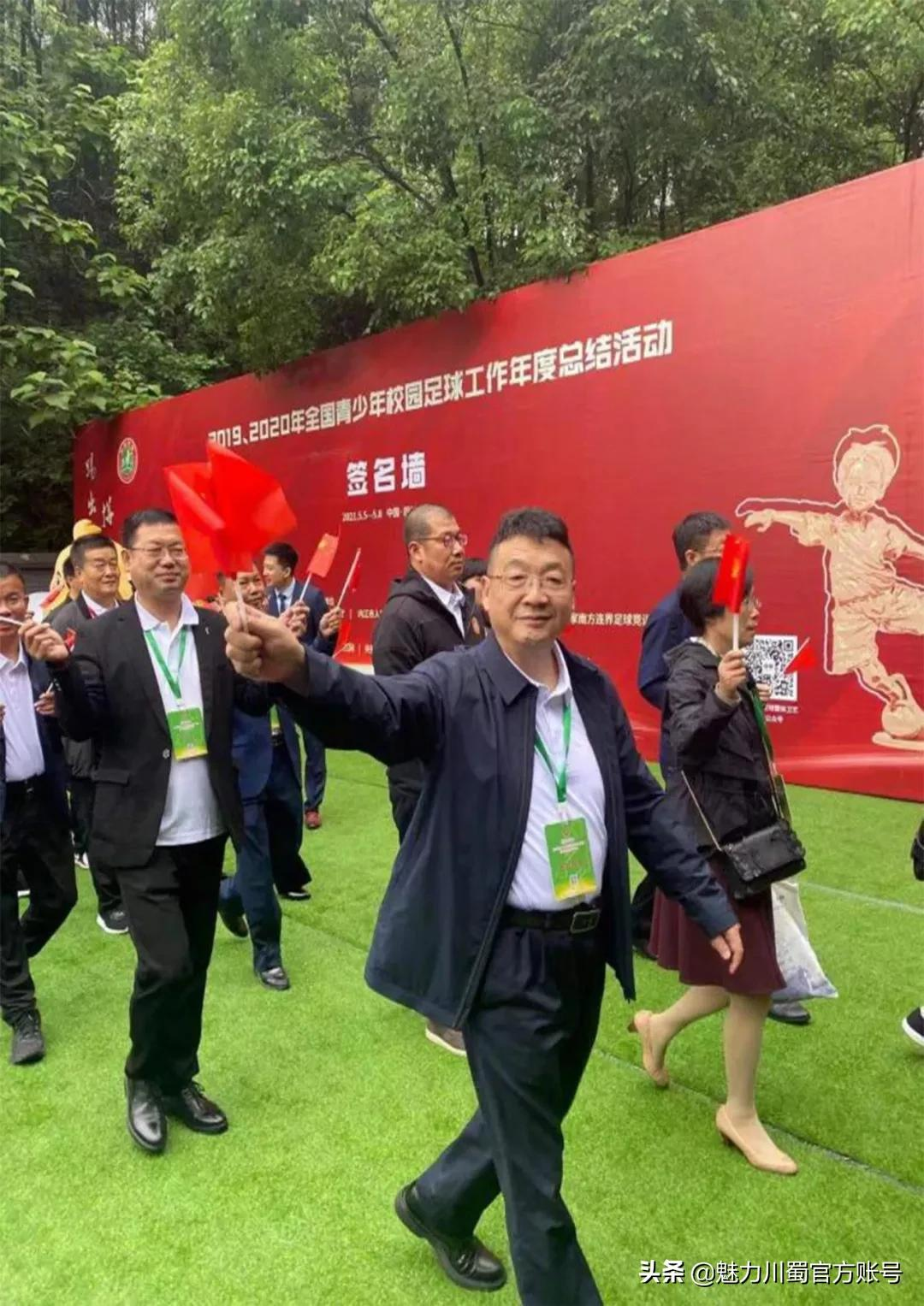 綿陽(yáng)中學(xué)實(shí)驗(yàn)學(xué)校獲市大課間展評(píng)活動(dòng)最高獎(jiǎng)(圖32) 綿陽(yáng)中學(xué)實(shí)驗(yàn)學(xué)校獲市大課間展評(píng)活動(dòng)最高獎(jiǎng)(圖32)