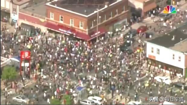 打砸抢烧乱成一锅粥，老美还四处秀肌肉！真的