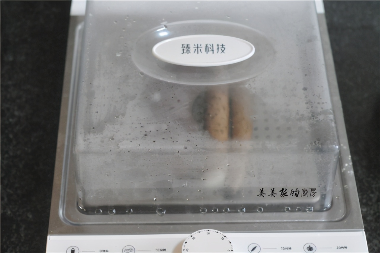 不用麵粉做早餐，比饅頭簡單多了，粉裡一滾上鍋一蒸，柔軟噴香