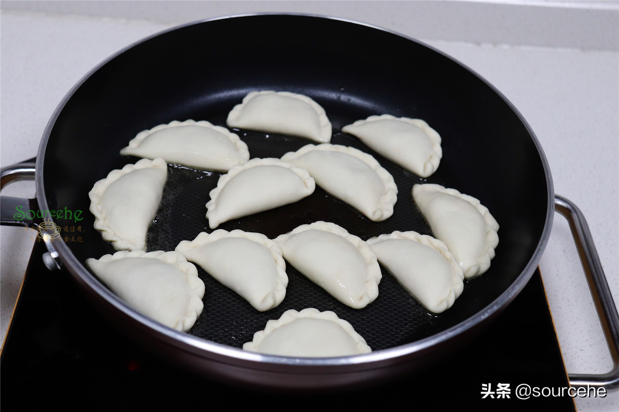 二月二，我家每年都做的傳統小吃，鮮肉煎餃，皮薄餡多香噴噴