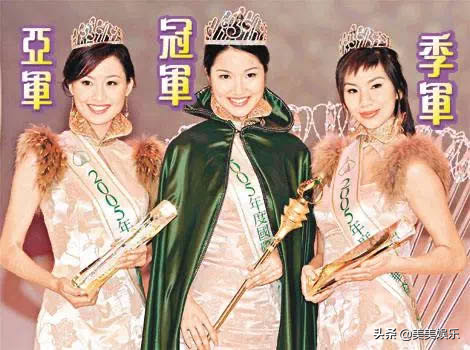 王祖藍曬全家福官宣二胎，小女兒正臉曝光，寵妻狂魔變女兒奴