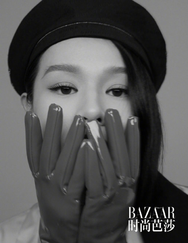 胡杏兒懷三胎後登雜誌封面，全程巧遮孕肚看不出孕相，真時尚孕媽