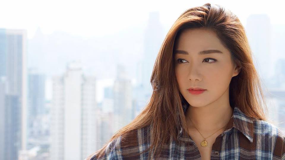 新晋视帝两任女友同框，谁丑谁尴尬，圈子小了