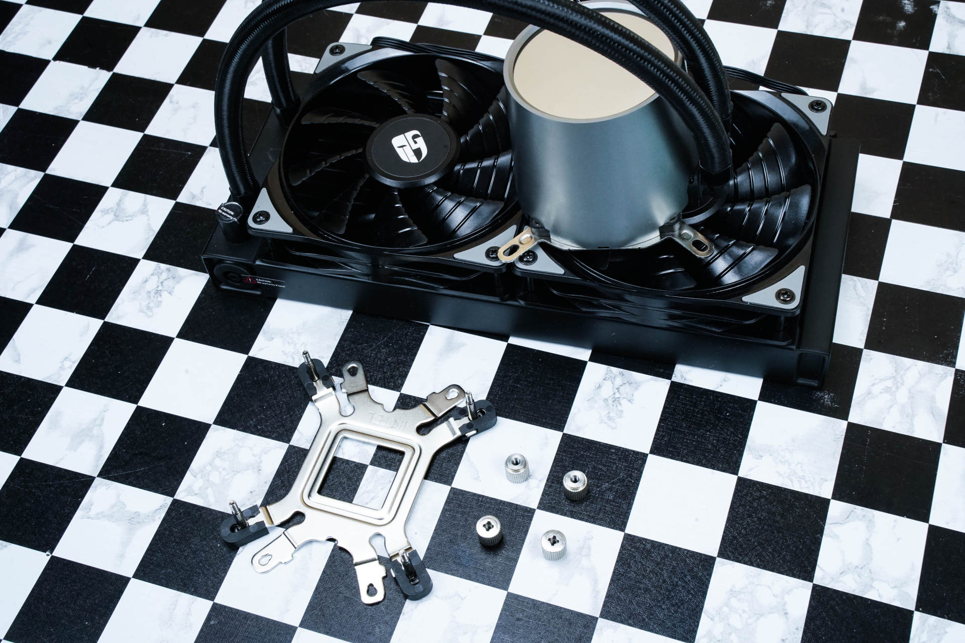 办公电脑也要高颜值，帮闺蜜组装电脑，我自己却爱了