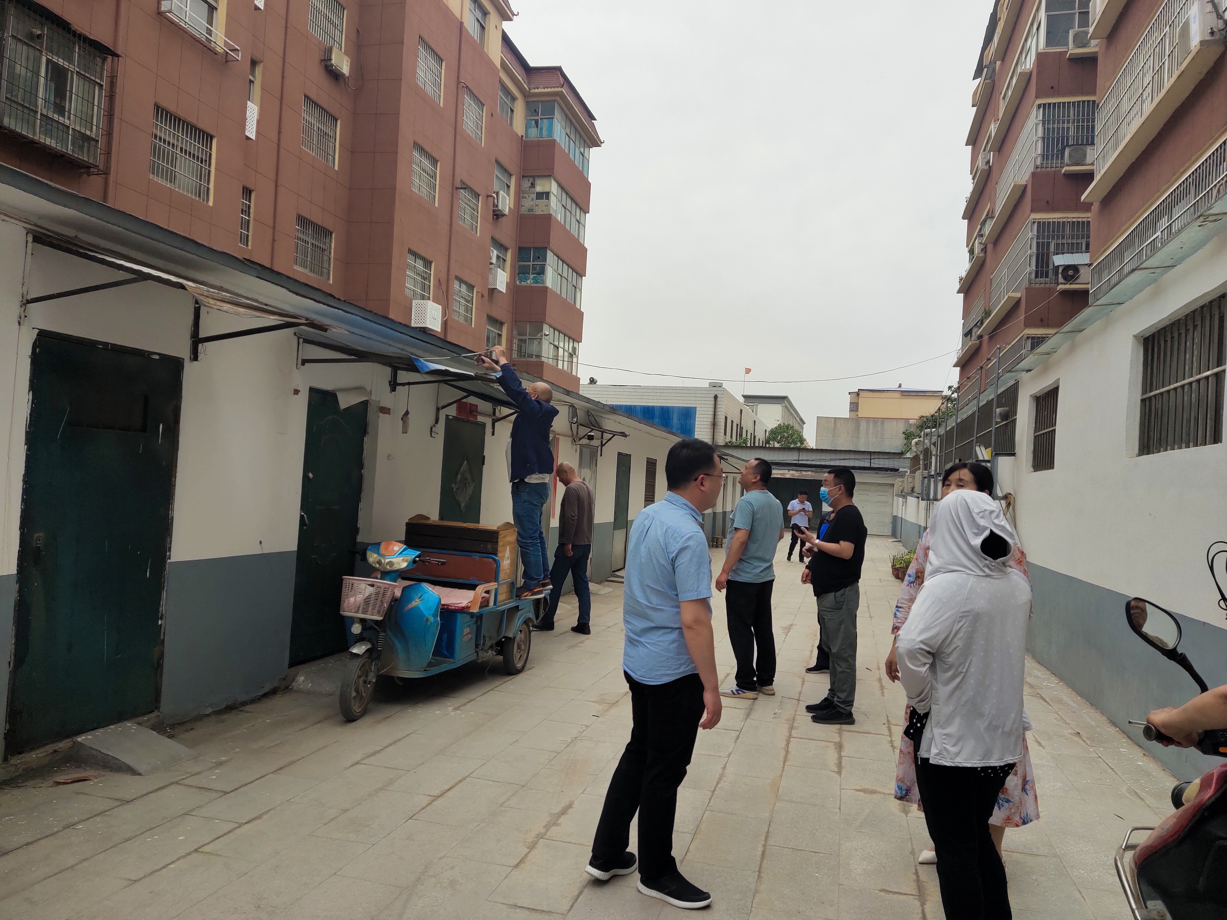 荥阳市京城路街道：集中整治飞线充电 消除安全隐患