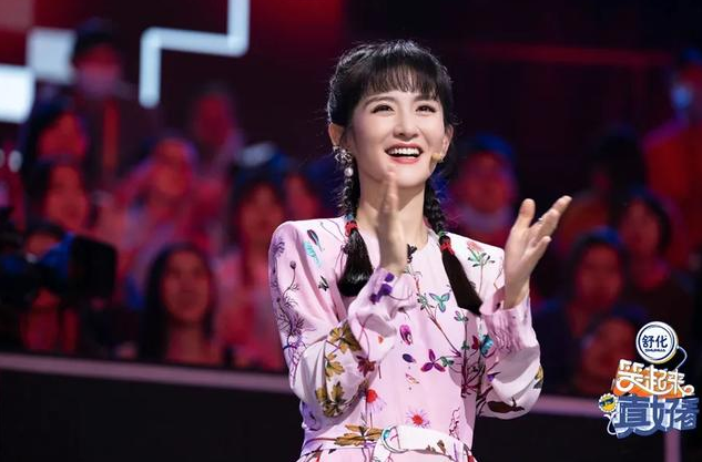 谢娜主持又遭群嘲，翻车无数却屡错屡犯，何炅都救不了