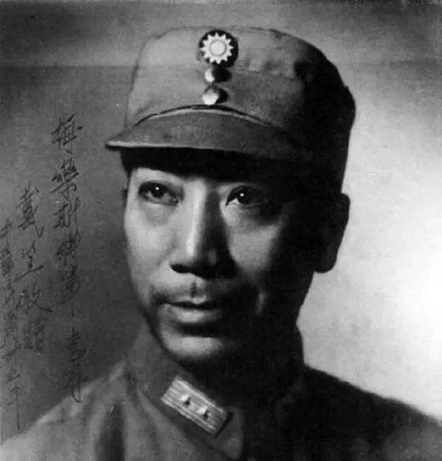 特务头子戴笠坠机身亡，儿子被解放军枪决？蒋介石下令该如何善后