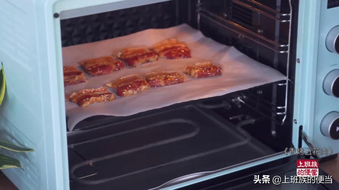 五花肉這樣烤著吃才過癮，香辣酥脆，再也不用點外賣啦