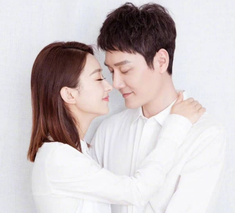 冯绍峰赵丽颖罕见合体，谁注意二叔对颖宝的举