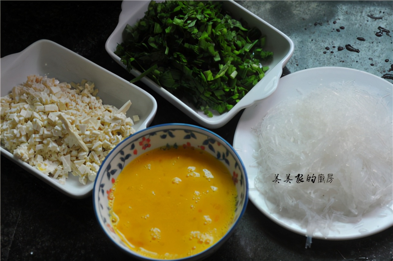 兒子最愛的早餐，比餃子簡單比包子好吃，鍋裡一煎，清爽有滋味