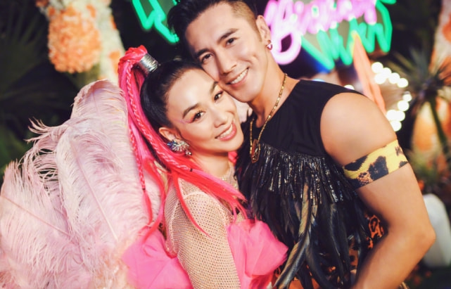 钟丽缇51岁庆生现场曝光，着开叉拖尾裙展婀娜身姿，状态超冻龄