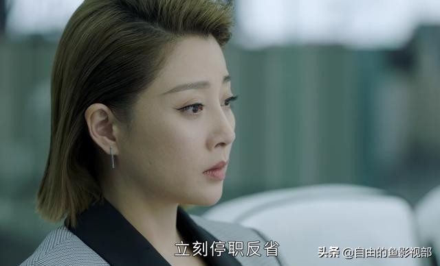 《正青春》中整部剧说台词摇头晃脑，三个王者