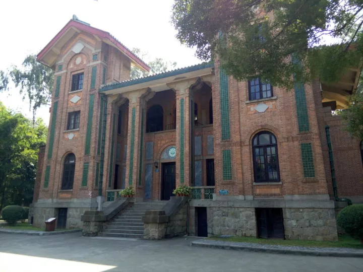 嫌恐怖片不够刺激，读这几个高校的灵异事件试