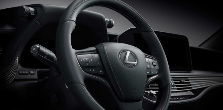 新款Lexus LS正式亮相，搭5.0L V8混动，动力香，价格也更香了