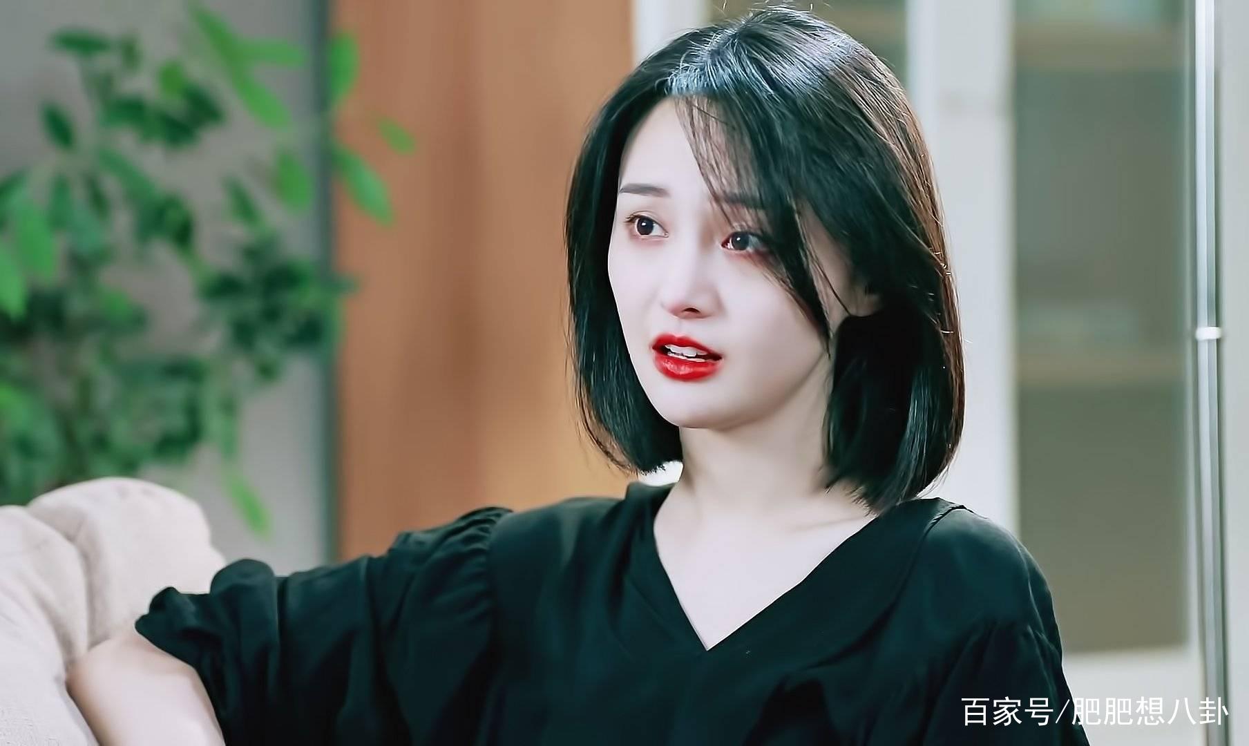 郑爽也遭遇掉发危机了？用生发梳被网友催早睡