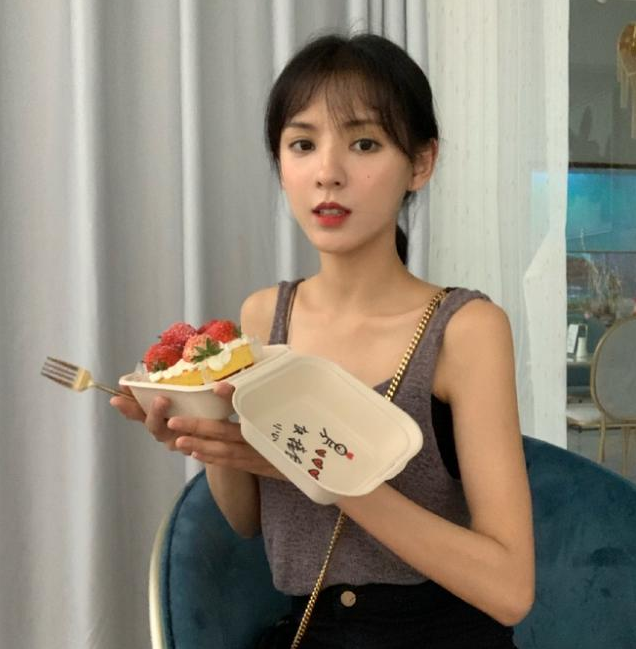 女星到底有多瘦？吴谨言撑不起衣服，杨幂反手