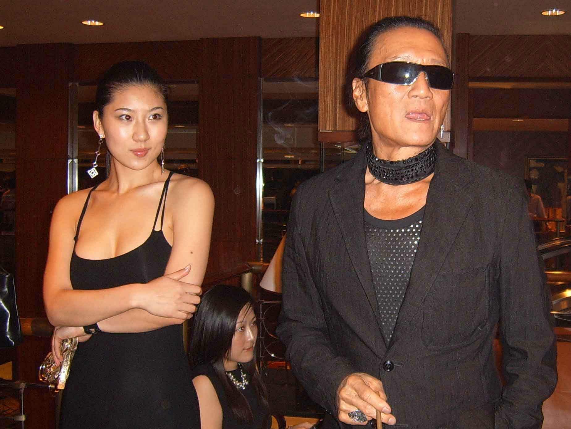 谢贤风流又长情，和小49岁COCO的“爷孙恋”，分手后付千万分手费
