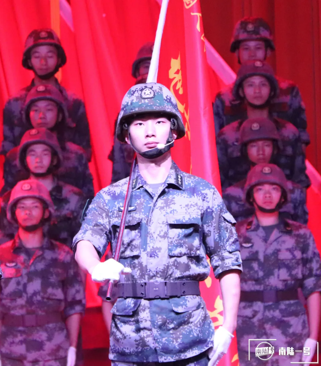 这事儿麻烦了，指导员娶了代理指导员，官儿一样大究竟听谁的？