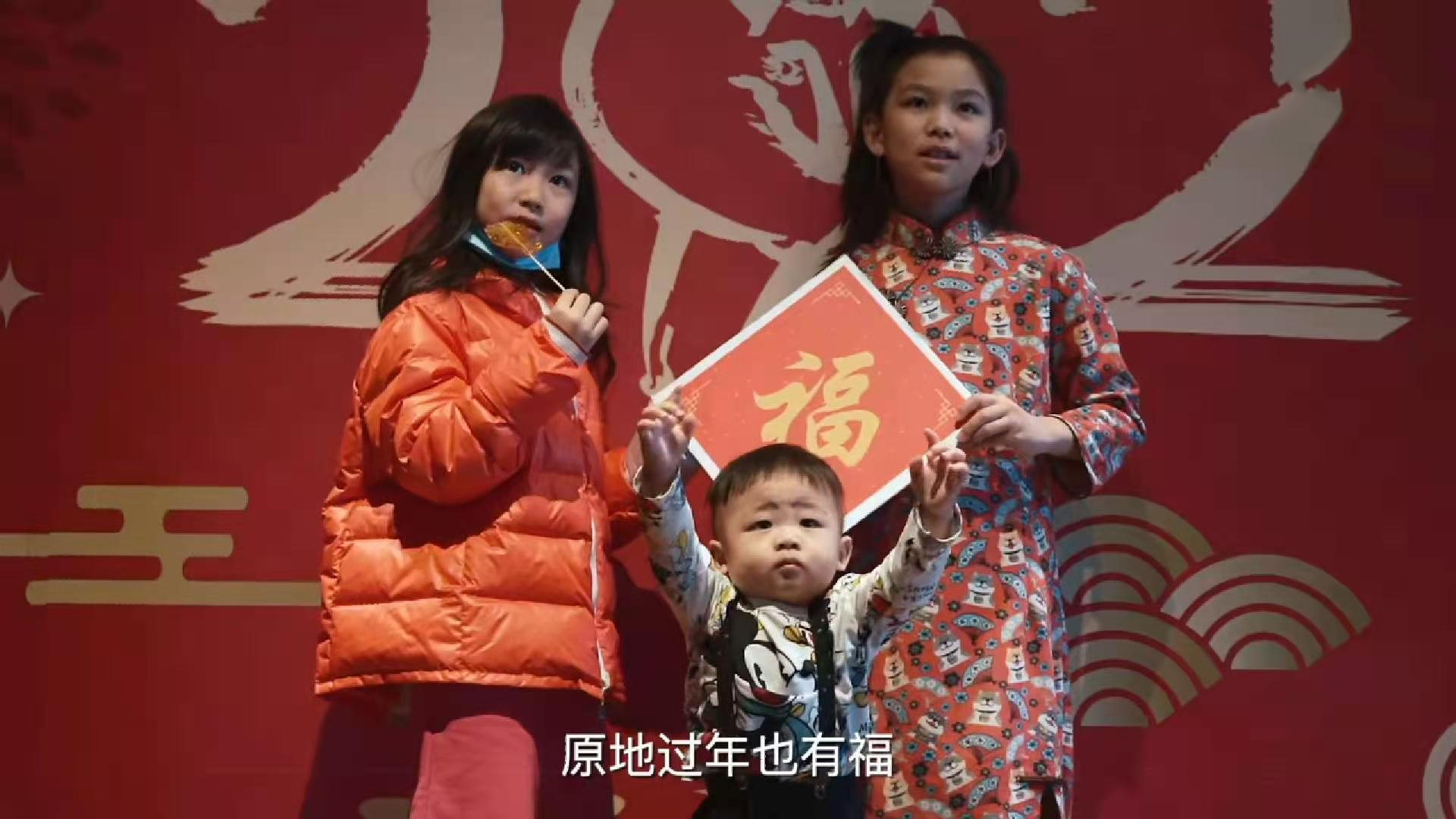 張晉新年首曬全家福，三個兒女同框送祝福，豪宅內景罕見曝光