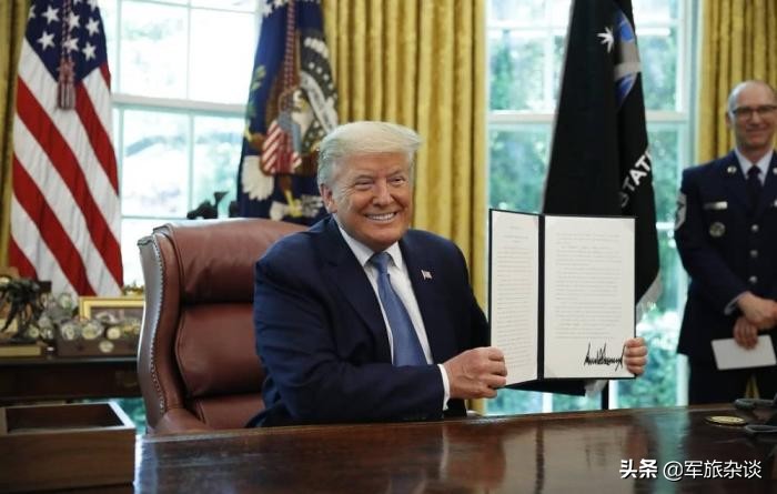 特朗普吹嘘美军在研超级导弹性能远超中俄，俄方笑了：我们认输