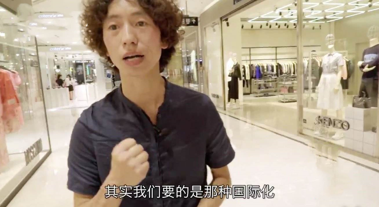 庞麦郎：走红后耍大牌不认农村父母，演唱会只