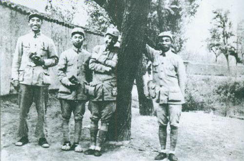 萧华：一家4口被杀，39岁授上将，毛主席：你我都犯杀气