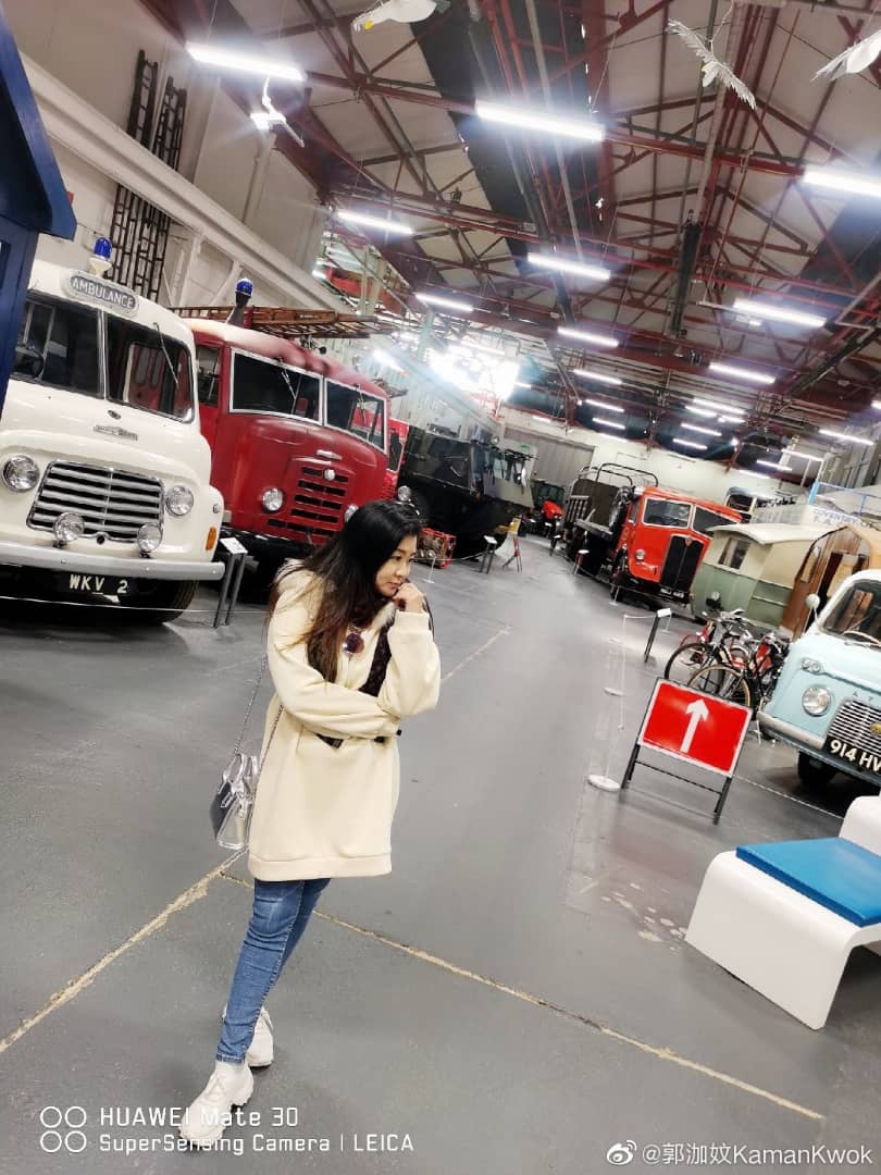 郭泇妏疫情期间欧游英国大晒美照教正确戴口罩保持正能量