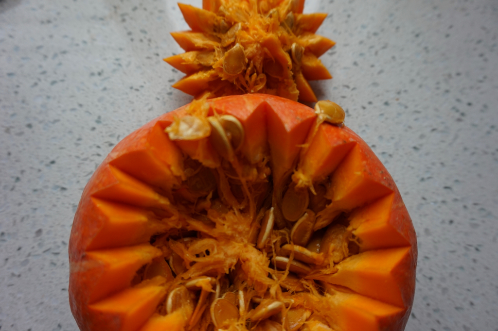 简单快手的南瓜盅粉蒸肉，荤素结合，软糯香甜，太下饭了