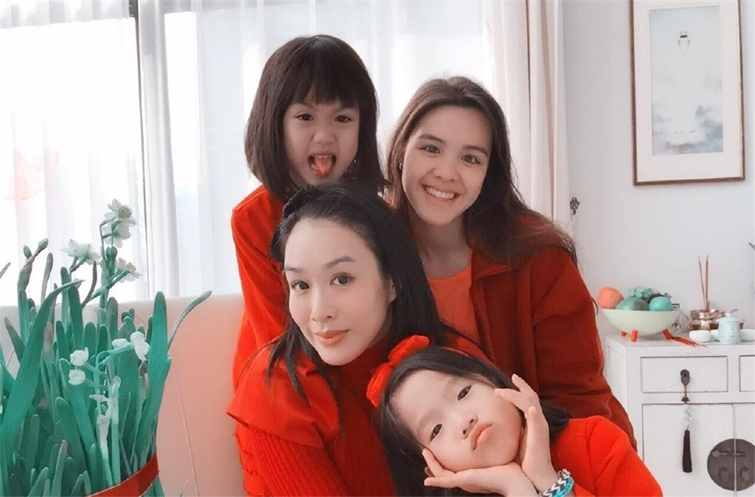 钟丽缇3段婚姻3个女儿，同一个妈不同爸，如今3个女儿颜值差距大