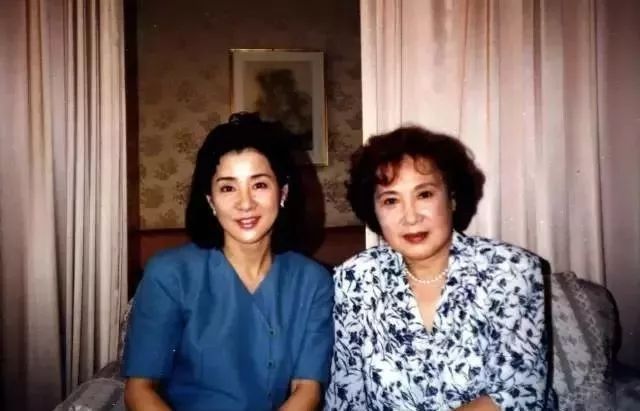 秦怡传：1婚被强迫，2婚被亲妹插足，16岁儿子患病照顾瘫夫20年