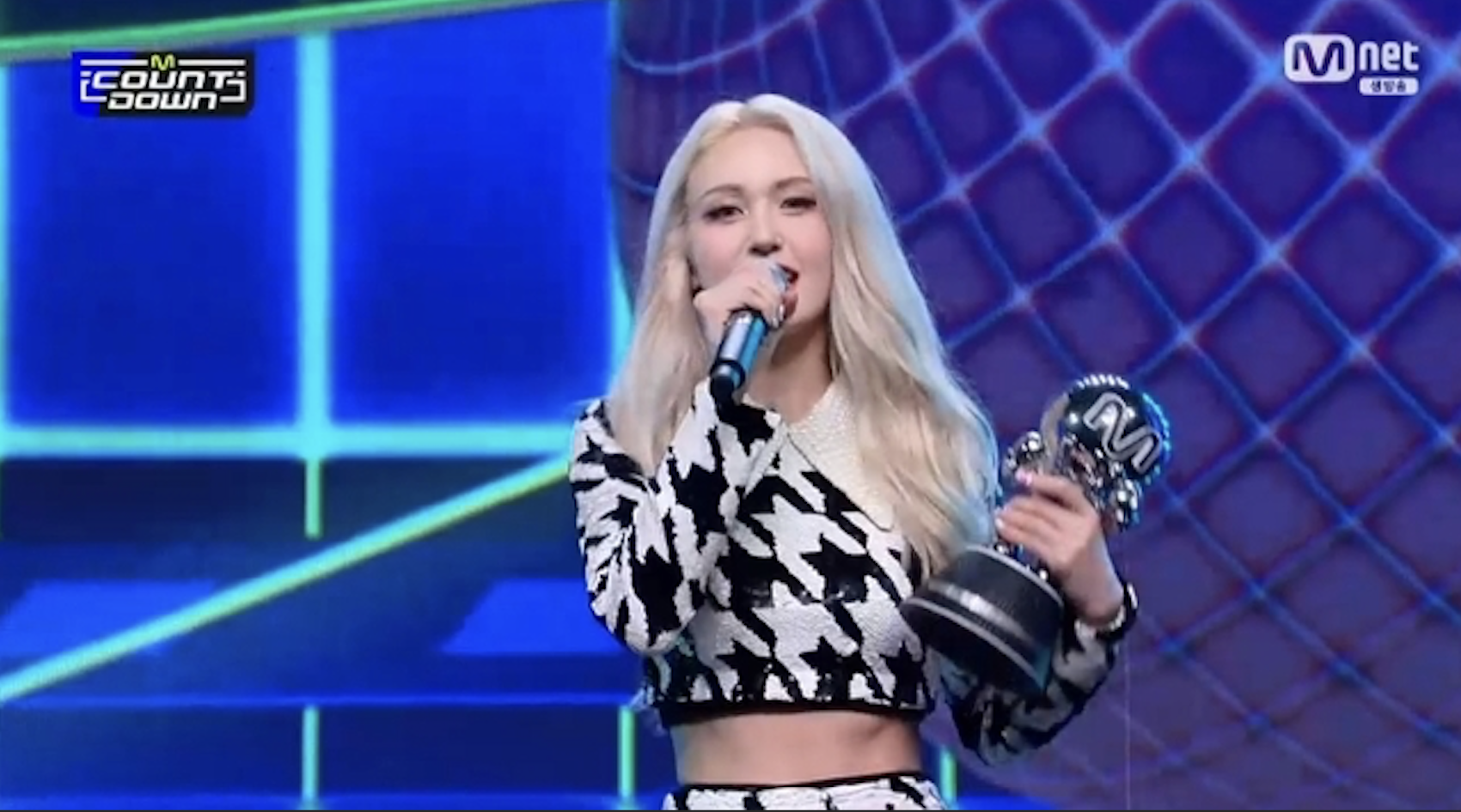 時隔一年，全昭彌華麗回歸，新單曲一舉拿下音樂節目第一位