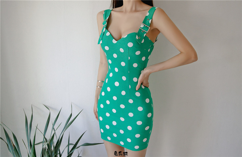 孙允珠·薄荷夏日雨林谧森波点包臀裙