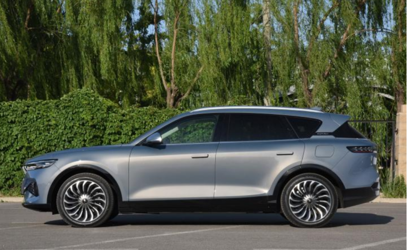 全新国产奔驰C级下线；东风公司迎来第5200万辆汽车下线