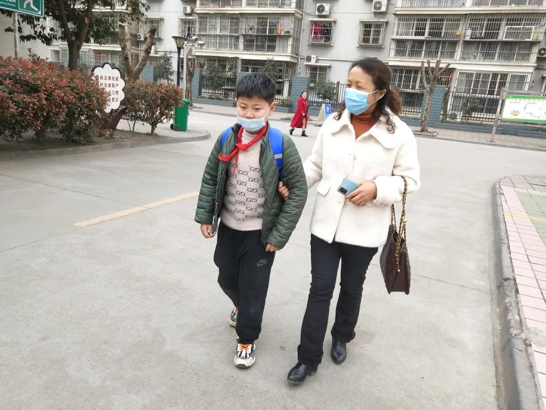 春日融融家访日 真情传递暖人心——双流区金桥小学入户家访活动