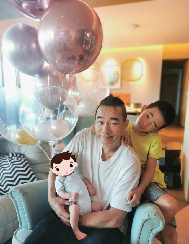 陳小春曬創意海報與應采兒慶結婚十週年，夫妻差16歲但幸福至今