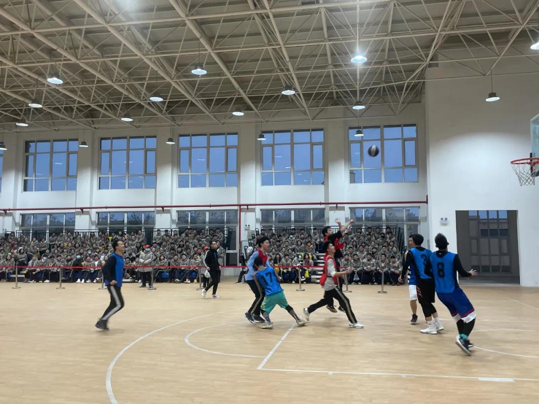 ȫУ��ɣ��׽조��ս����У԰��������ȼ�չ�